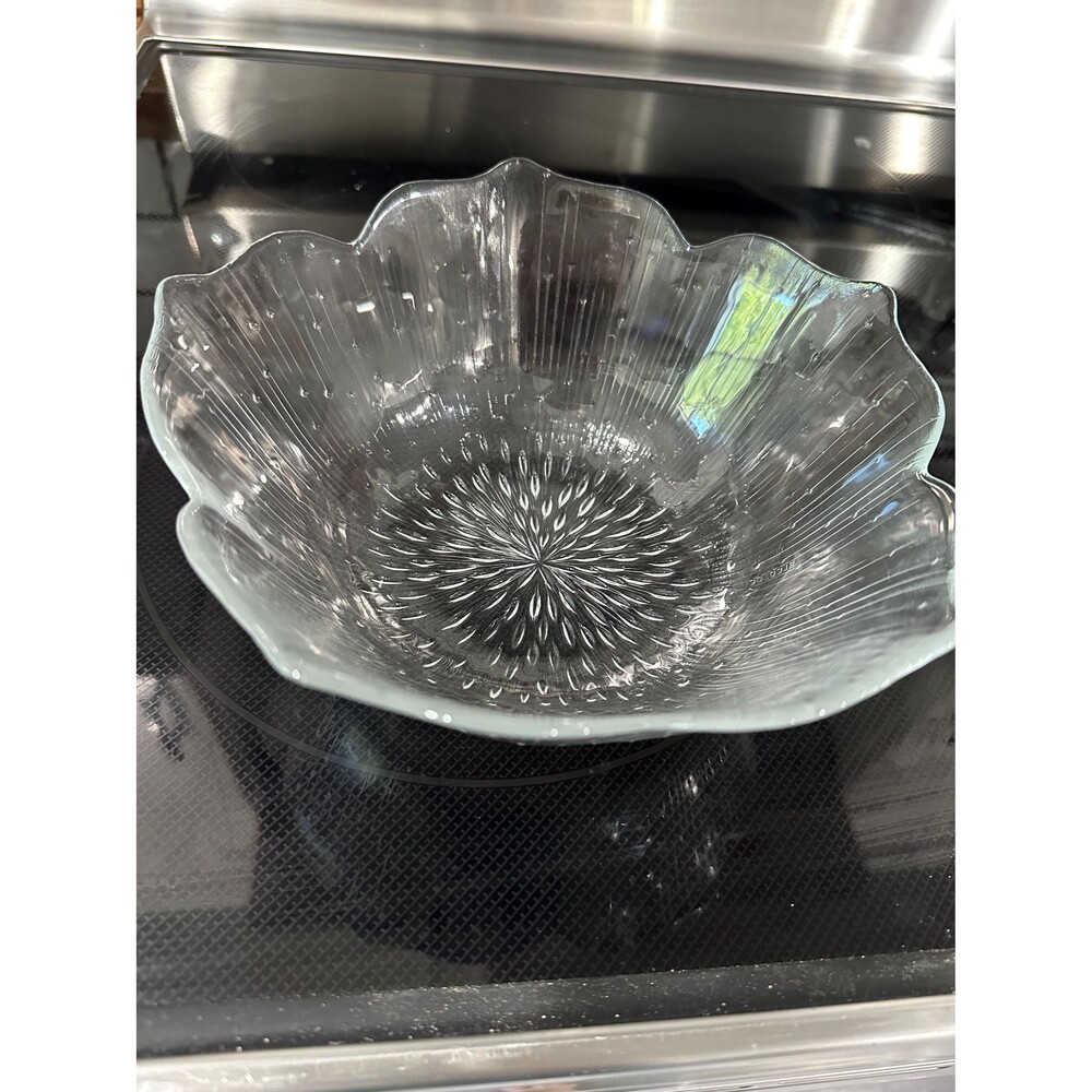 Vtg Arcoroc France Textured Clear Glass Flower Bowl - Petal Shaped 3 1/2” x 8”